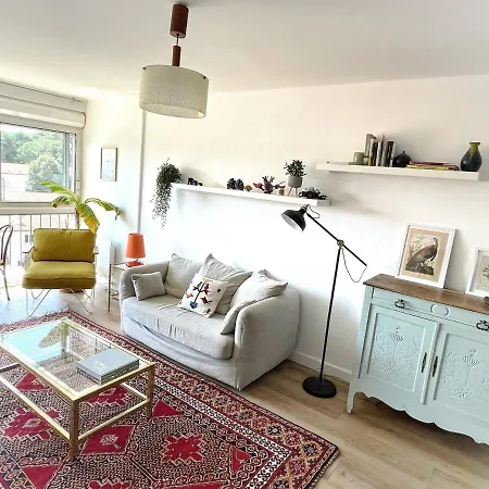 Charming 3 Bedroom With Stunning Views 5 Minutes From The Beaches *