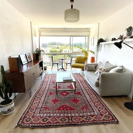 Charming 3 Bedroom With Stunning Views 5 Minutes From The Beaches Apartment *