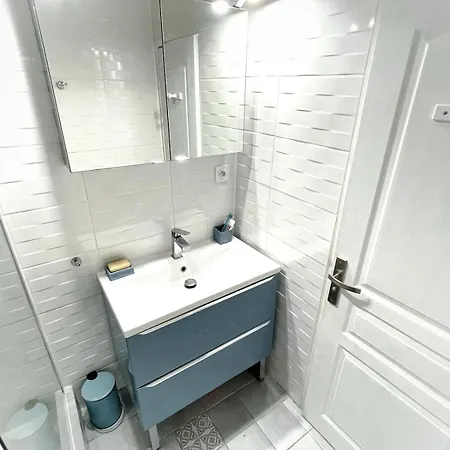 Charming 3 Bedroom With Stunning Views 5 Minutes From The Beaches Apartment