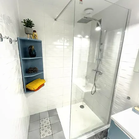 Charming 3 Bedroom With Stunning Views 5 Minutes From The Beaches *