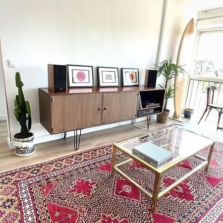 Charming 3 Bedroom With Stunning Views 5 Minutes From The Beaches *